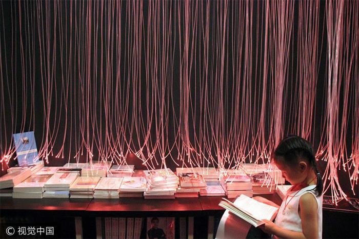 Невероятный интерьер книжного магазина в Китае (8 фото)