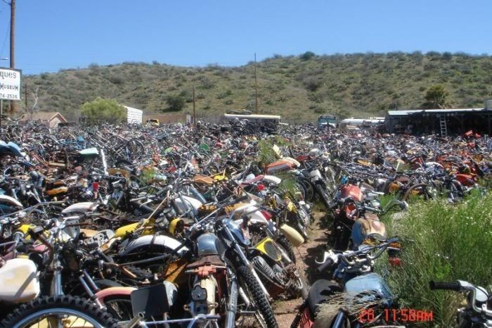 Кладбище мотоциклов в США (13 фото)