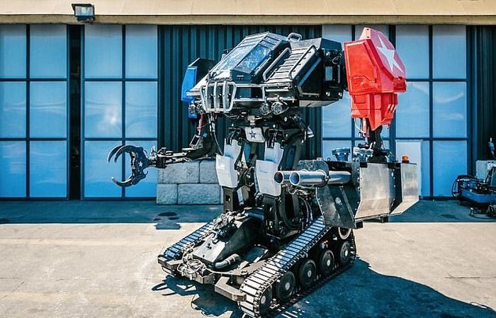 Компания MegaBots представила боевого робота Eagle Prime (9 фото)