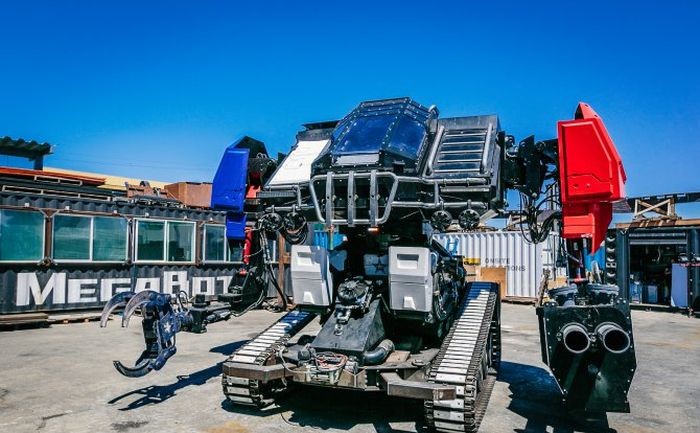 Компания MegaBots представила боевого робота Eagle Prime (9 фото)