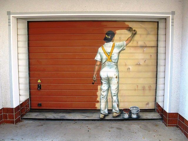 Необычные ворота для гаража (30 фото)