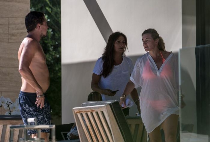 Кейт Уинслет и Леонардо Ди Каприо на отдыхе у бассейна в Сен-Тропе (6 фото)