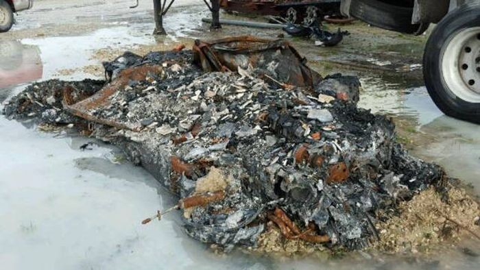 Останки сгоревшего Chevrolet Corvette выставили на продажу (7 фото)
