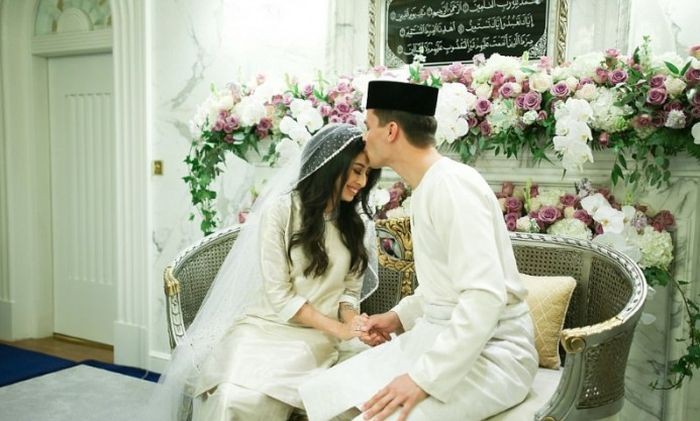 Малазийская принцесса вышла замуж за голландского менеджера (12 фото)