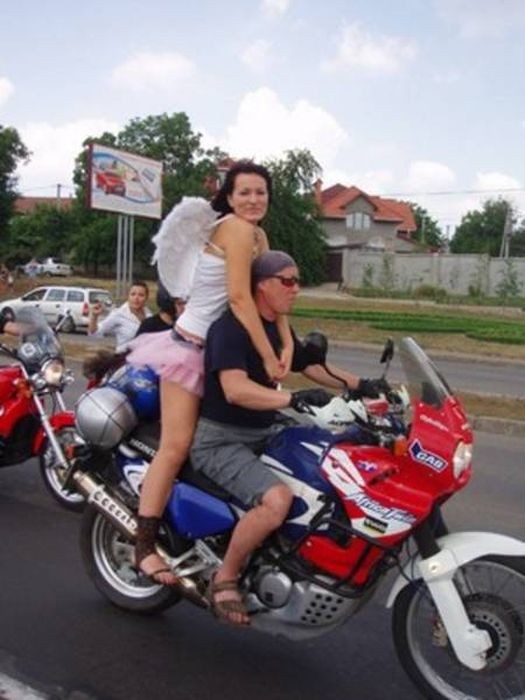 Девушки и мотоциклы (43 фото)