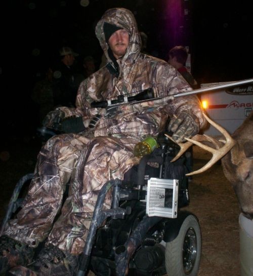 Охотник на инвалидном кресле (9 фото)