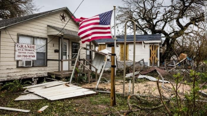 На США обрушился самый мощный за последние 12 лет ураган «Харви» (25 фото)
