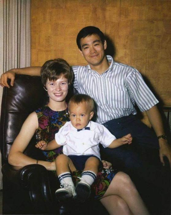 Фотографии из семейного альбома Брюса Ли (32 фото)