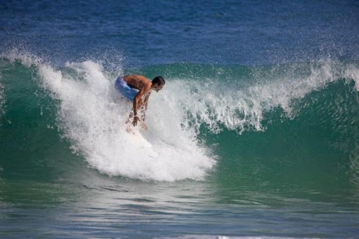 Дерек Рабело - слепой серфер из Бразилии (9 фото)