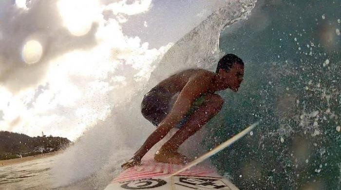 Дерек Рабело - слепой серфер из Бразилии (9 фото)