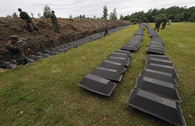 Под Санкт-Петербургом перезахоронили останки 1386 немецких солдат (7 фото)