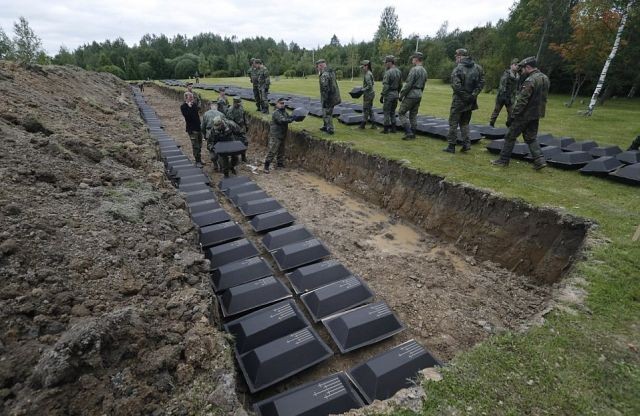 Под Санкт-Петербургом перезахоронили останки 1386 немецких солдат (7 фото)