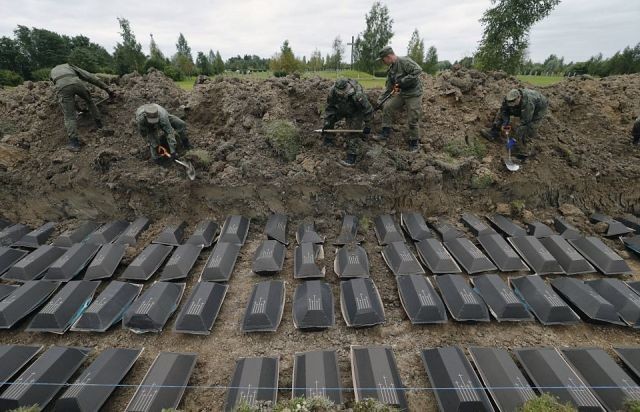 Под Санкт-Петербургом перезахоронили останки 1386 немецких солдат (7 фото)