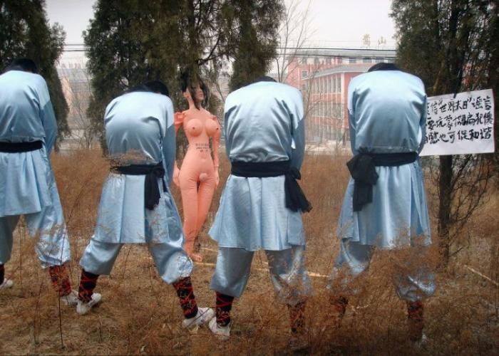 Как монахов Шаолинь наказывают за рукоблудие (4 фото)