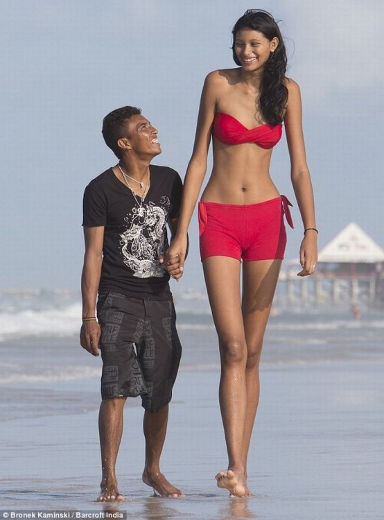 Самая высокая в мире девушка и ее низкорослый бойфренд (8 фото)