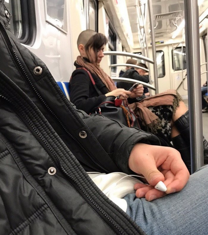 Стиляги в метро (34 фото)