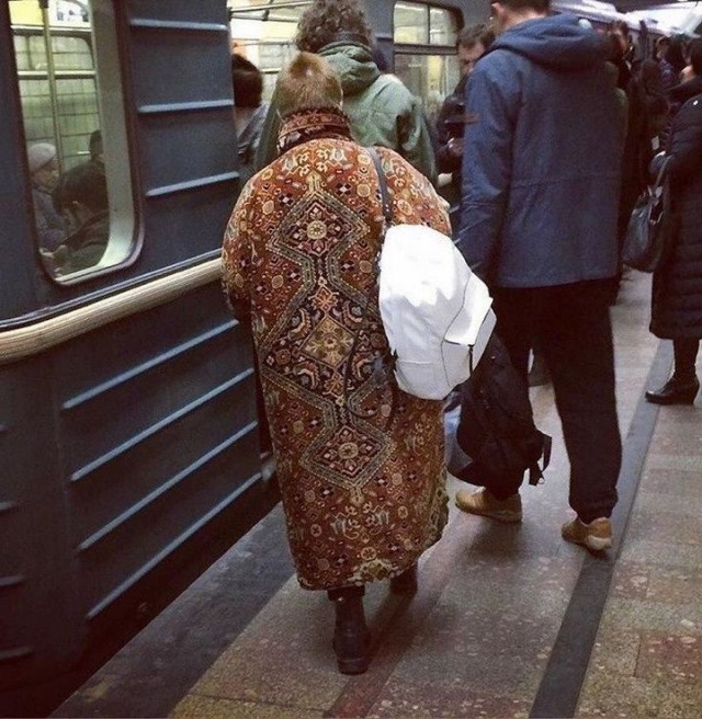 Модники и модницы из нашего метро (20 фото)