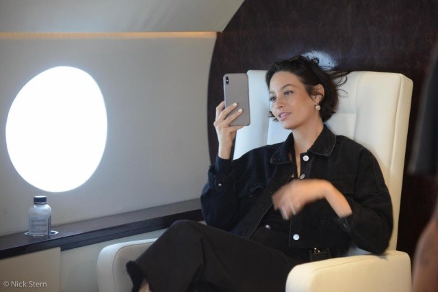 Как делают "солидные" фотографии на борту частного самолета (4 фото)