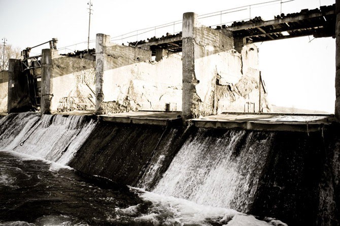 Заброшенная гидроэлектростанция (30 фото)