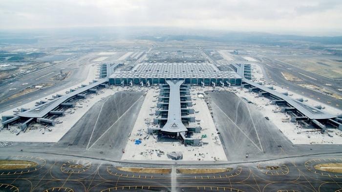 Прогулка по самому большому аэропорту в мире (23 фото)