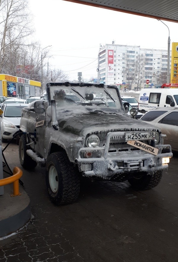 Суровый иркутский внедорожник (2 фото)