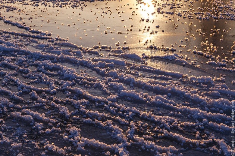 Необычное природное явление на Валдайском озере (4 фото)