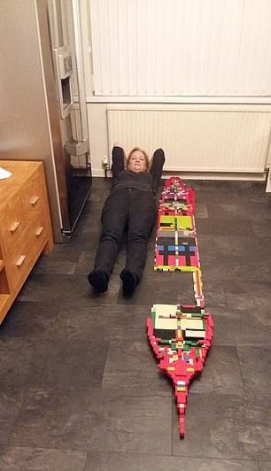 Британский пенсионер собрал копию Титаника из Лего (13 фото)