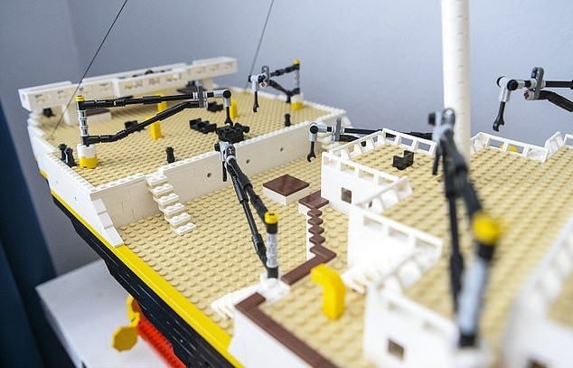 Британский пенсионер собрал копию Титаника из Лего (13 фото)