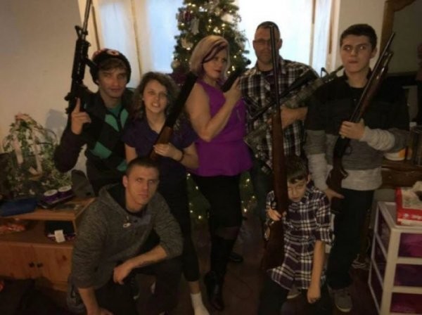 Американцы демонстрирую оружие, подаренное им на Рождество (15 фото)