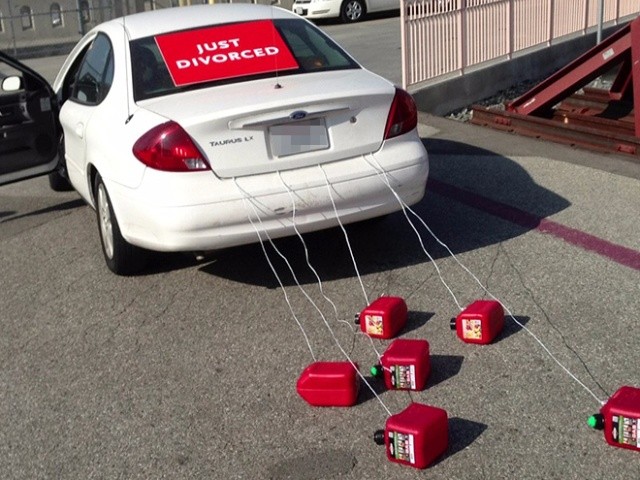 Развод - это тоже праздник для некоторых людей (19 фото)