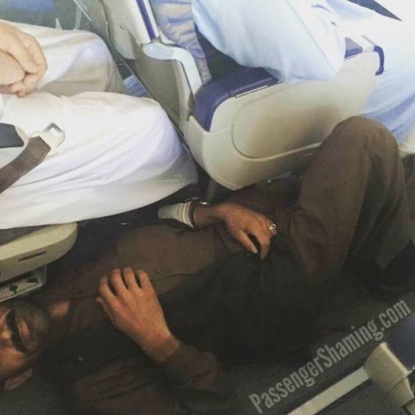 Люди, с которыми не хотелось бы отправиться в путешествие (26 фото)