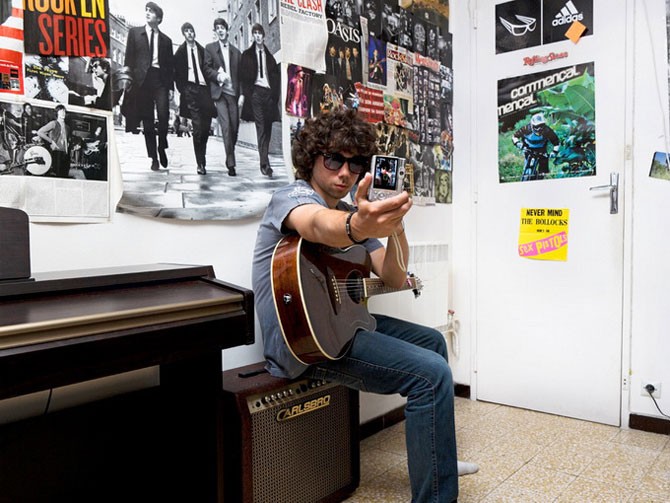 Автопортреты для социальных сетей (15 фото)