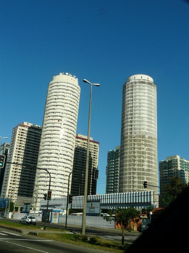 Заброшенные небоскребы (8 фото)