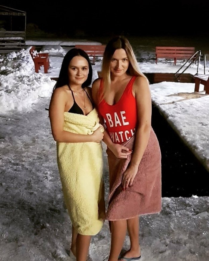 Самые горячие девушки крещенских купаний 2019 (22 фото)