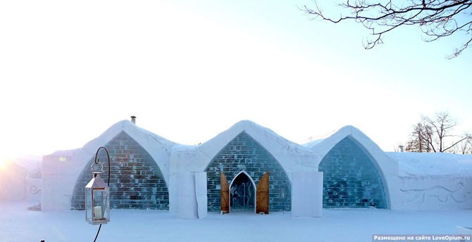 Уникальный ледяной отель в Канаде (35 фото)
