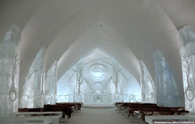 Уникальный ледяной отель в Канаде (35 фото)