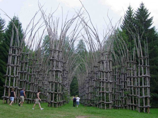 Храм из растущих деревьев в Италии (20 фото)