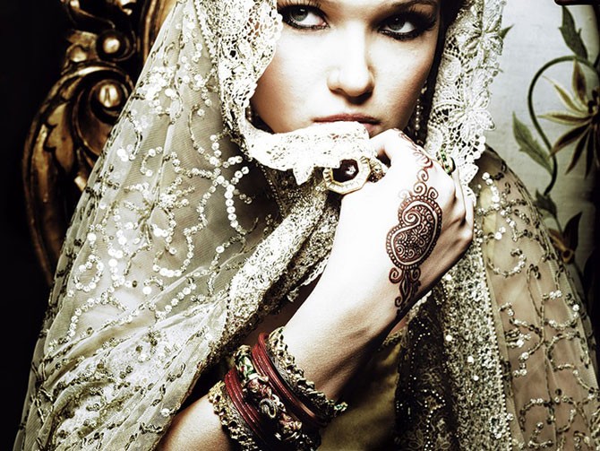Необычайно красивые индийские девушки (44 фото)