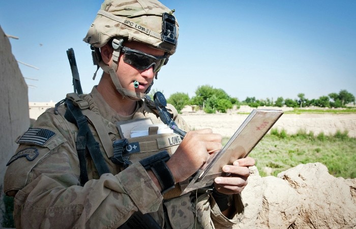 Почему американские солдаты всегда носят темные очки (6 фото)