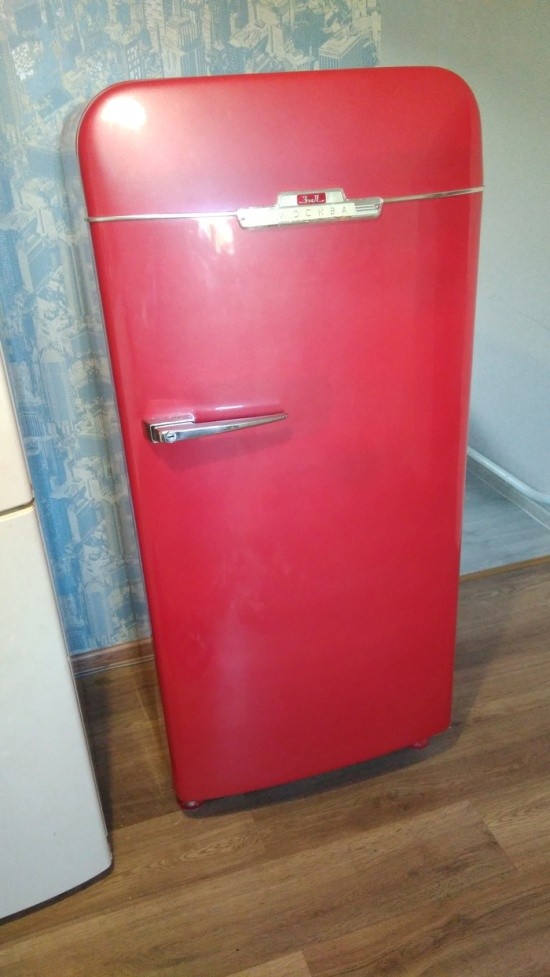 Вторая жизнь старого холодильника ЗИЛ-Москва (15 фото)