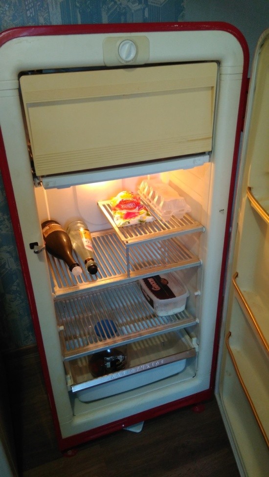 Вторая жизнь старого холодильника ЗИЛ-Москва (15 фото)