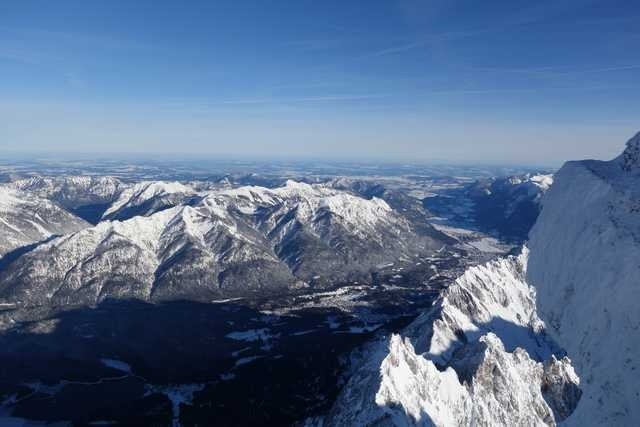 Ночевка на вершине горы в специально оборудованном иглу (26 фото)