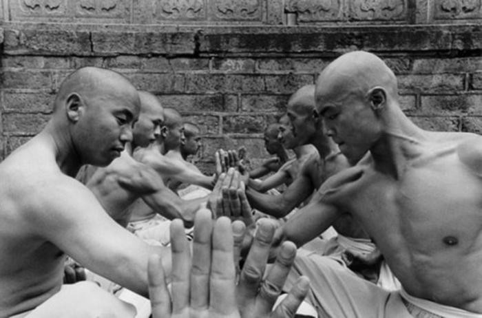 Сверхчеловеческие способности монахов Шаолиня (10 фото)