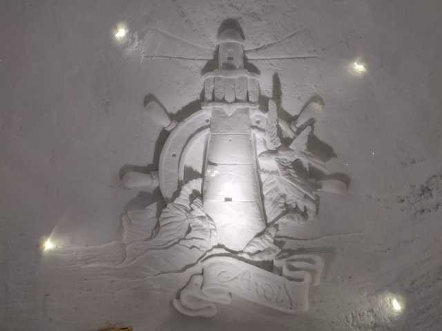 Ночевка на вершине горы в специально оборудованном иглу (26 фото)