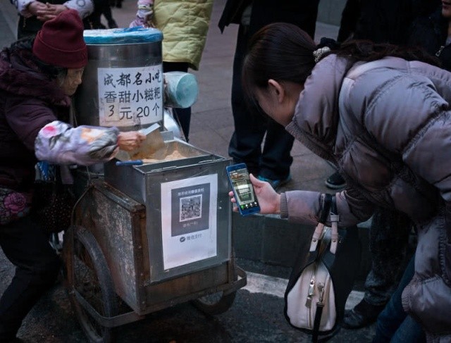 Прогресс не стоит месте: китайцы платят за всё телефоном (11 фото)