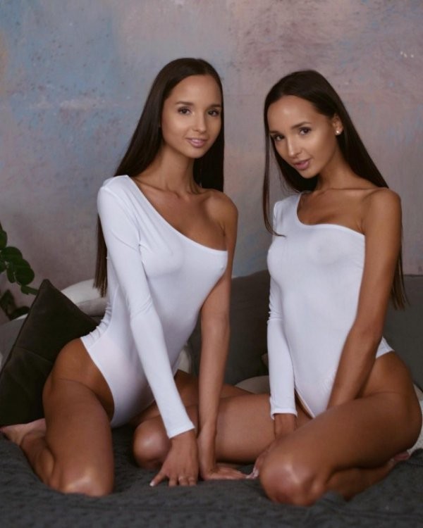 Девушки в белом нижнем белье (48 фото)