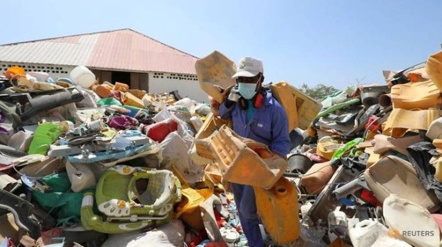 Пластиковые крыши в Сомали (8 фото)