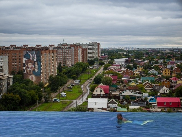 Если бы в Омске были открытые бассейны с видом на город (7 фото)