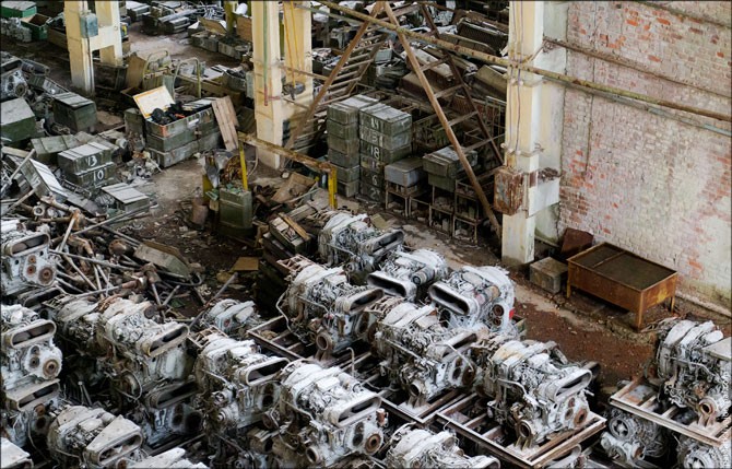 Полузаброшенный бронетанковый ремонтный завод (35 фото)