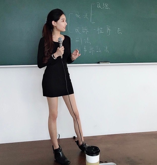 Чэн Цзя-вэнь - "самая горячая учительница" на Тайване (20 фото)